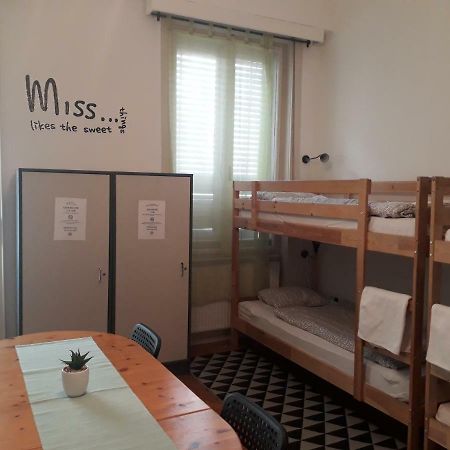 East Side Hostel Boedapest Buitenkant foto